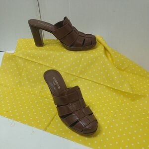 Stylish  Liz Clairborne Flex Brown "Carla" Leather Slides  Size 6.5M